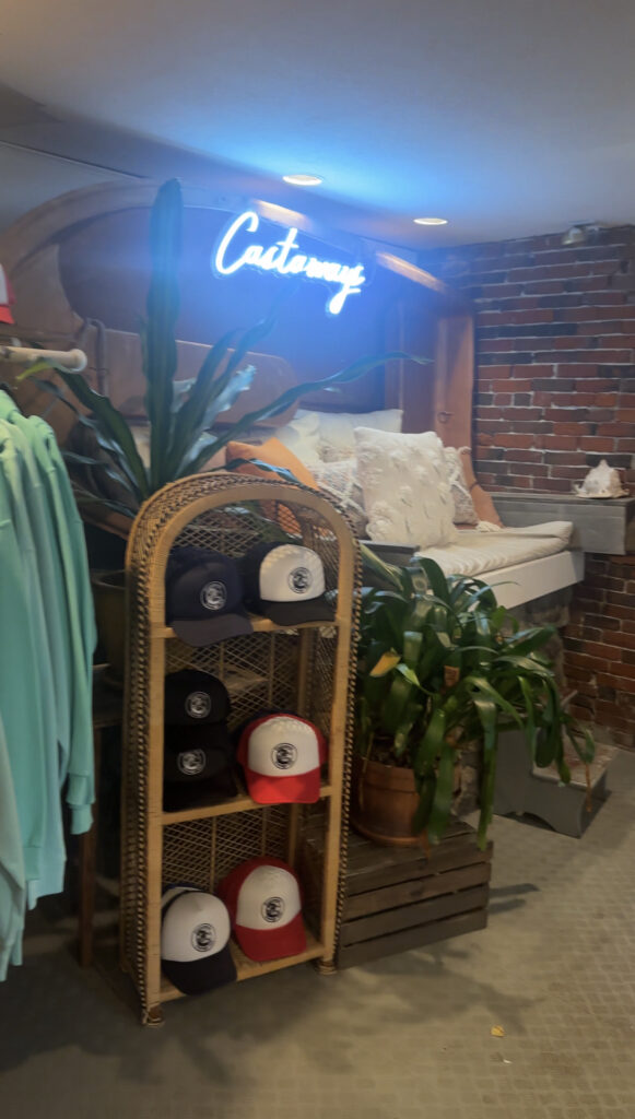 castaway-boutique-clothing-and-neon-sign-in-boston-north-shore-gloucester