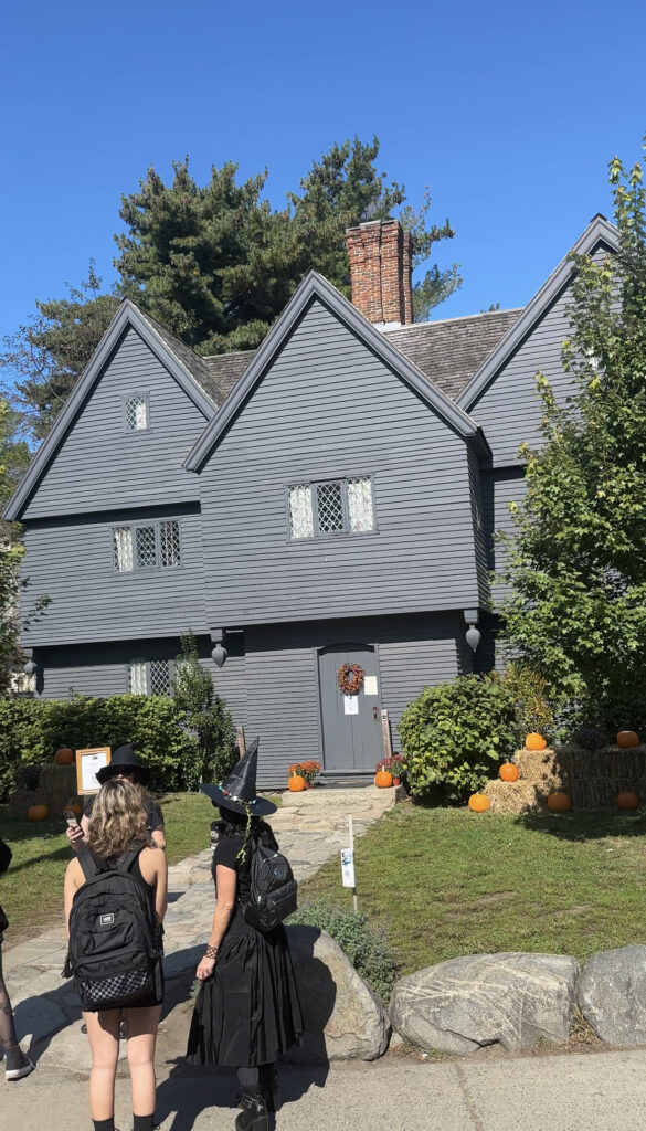 salem-witch-house-with-women-in-witch-hats-standing-in-front-waiting-in-line