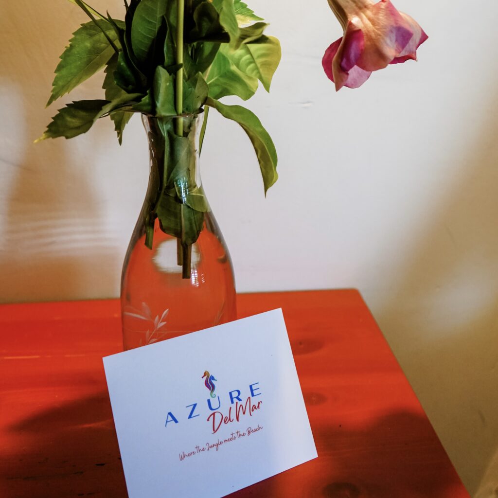 guest-welcome-envelope-next-to-bed-at-placencia-resort-azure-del-mar