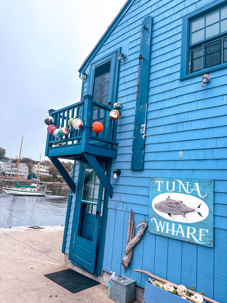 tuna-whare-blue-building-in-rockport