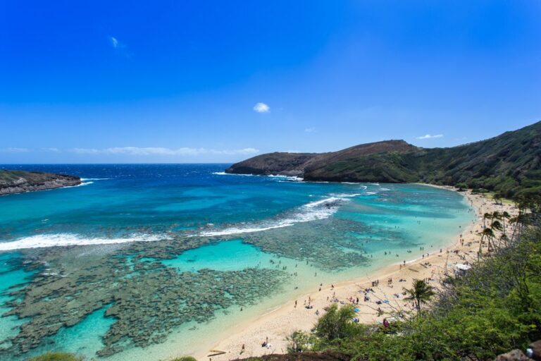 What is weather like in Hawaii in April?